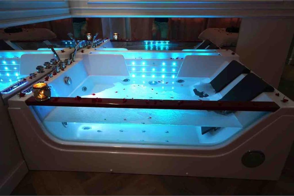Apartament Glamour Prywatne Jacuzzi Starowislna Krakau Buitenkant foto
